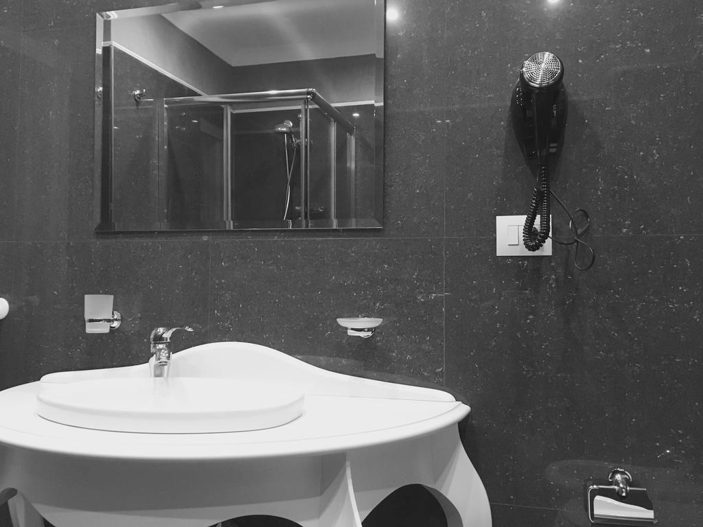 Palazzo Eliss Bed & Breakfast มาร์เกริตา ดิ ซาวอยา ห้อง รูปภาพ