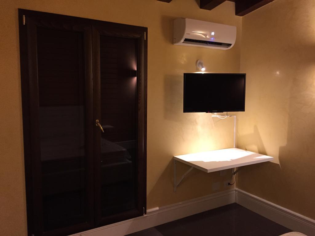 Palazzo Eliss Bed & Breakfast มาร์เกริตา ดิ ซาวอยา ห้อง รูปภาพ