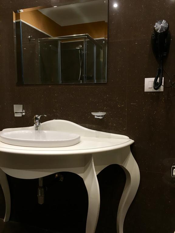 Palazzo Eliss Bed & Breakfast มาร์เกริตา ดิ ซาวอยา ห้อง รูปภาพ