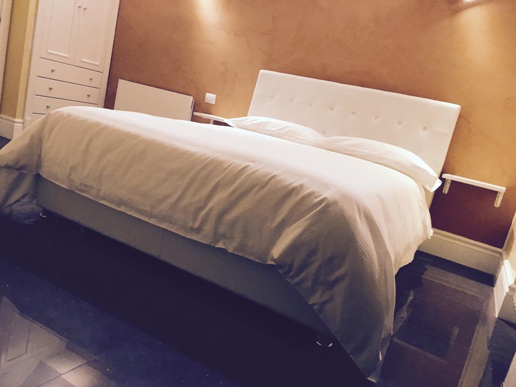 Palazzo Eliss Bed & Breakfast มาร์เกริตา ดิ ซาวอยา ภายนอก รูปภาพ