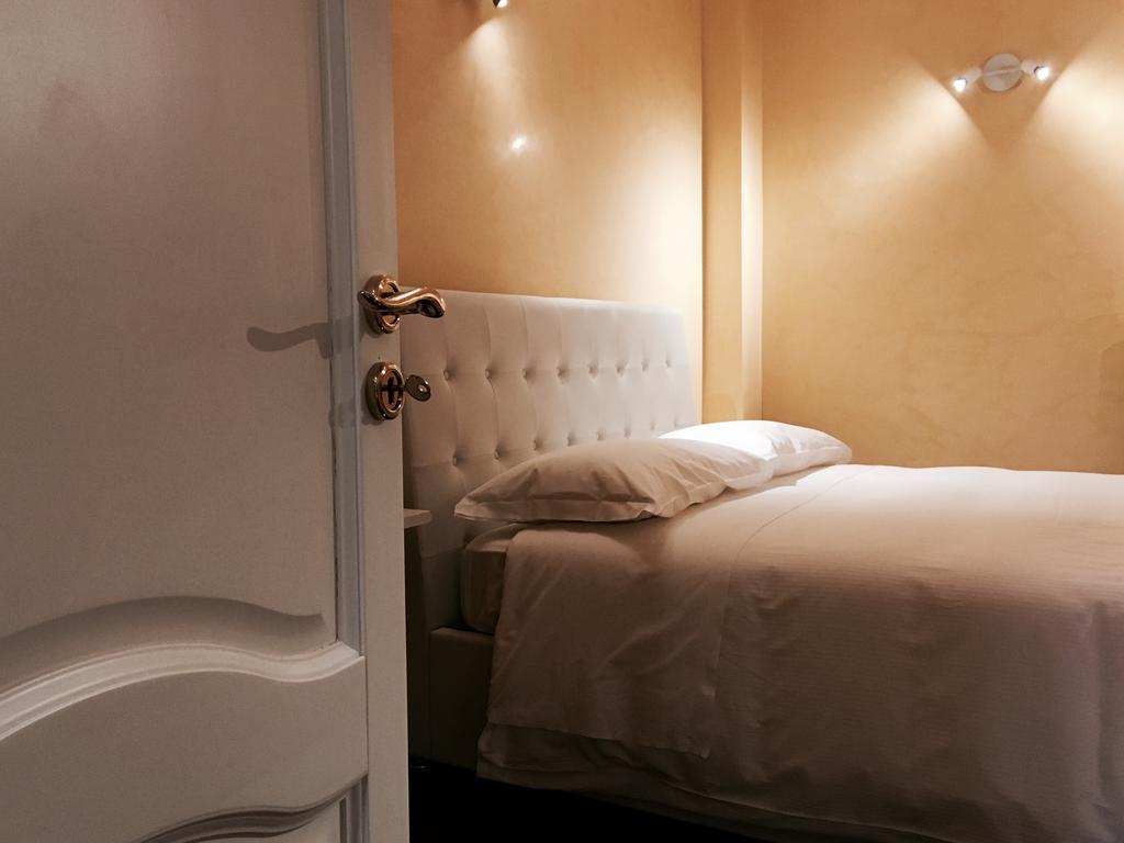 Palazzo Eliss Bed & Breakfast มาร์เกริตา ดิ ซาวอยา ภายนอก รูปภาพ